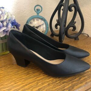 NEW Clarks Collection Teresa Step Black Leather Pumps NIB